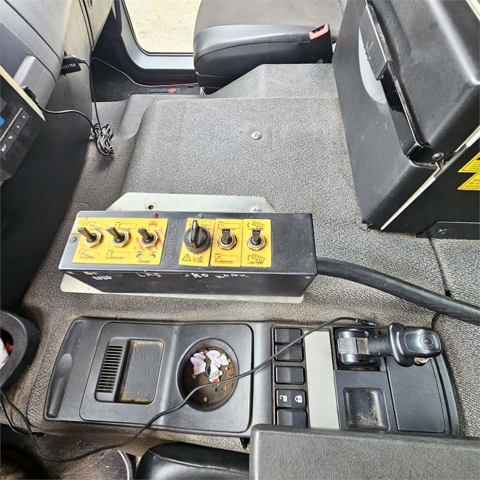 Camião polibenne Renault D 26 Wide: foto 10 Camião polibenne Renault D 26 Wide: foto 10