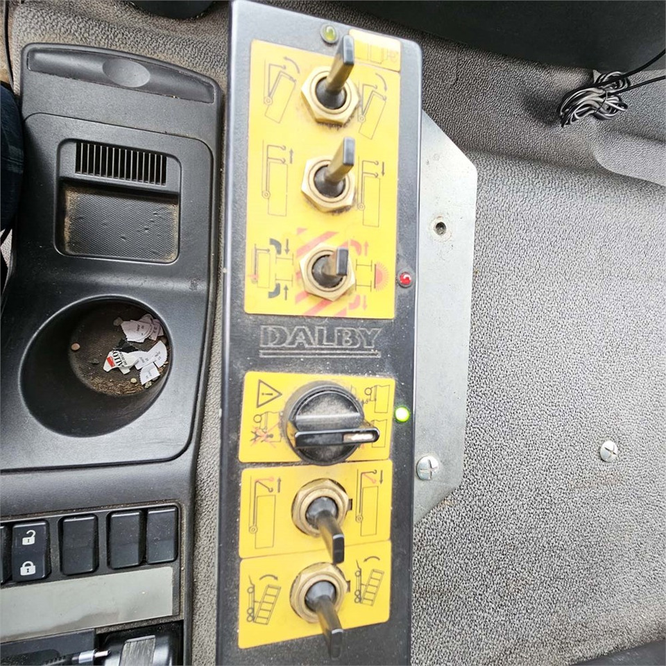 Camião polibenne Renault D 26 Wide: foto 20 Camião polibenne Renault D 26 Wide: foto 20