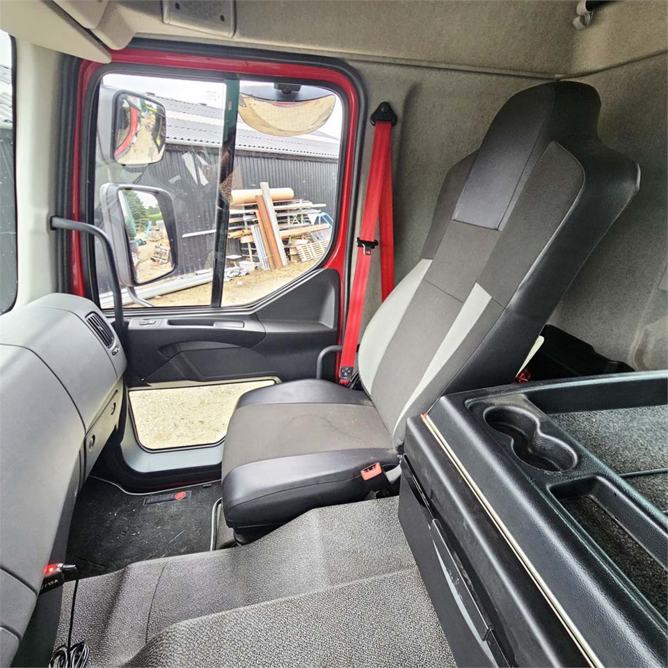 Camião polibenne Renault D 26 Wide: foto 15 Camião polibenne Renault D 26 Wide: foto 15