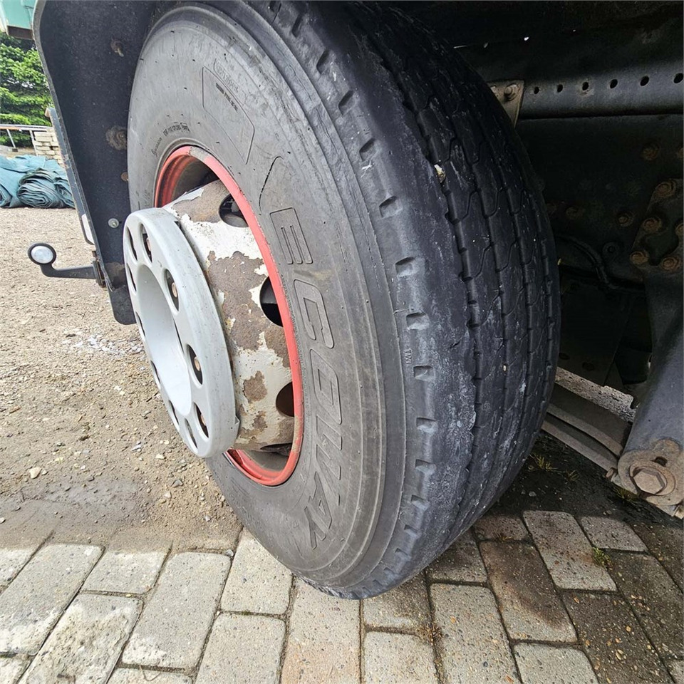 Camião polibenne Renault D 26 Wide: foto 45 Camião polibenne Renault D 26 Wide: foto 45