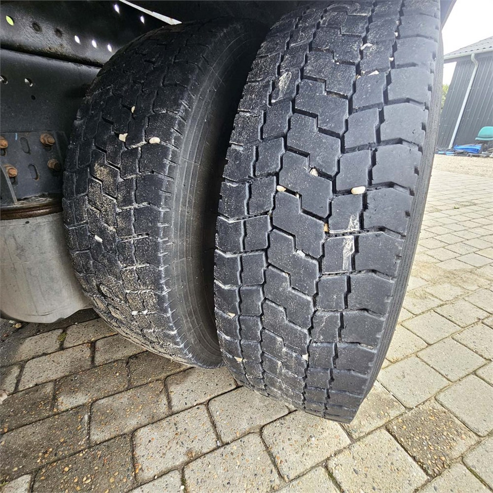 Camião polibenne Renault D 26 Wide: foto 47 Camião polibenne Renault D 26 Wide: foto 47