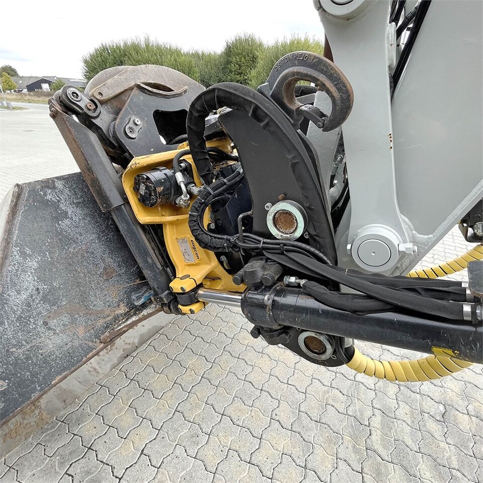 Escavadora de rastos Takeuchi TB 2150 R: foto 41