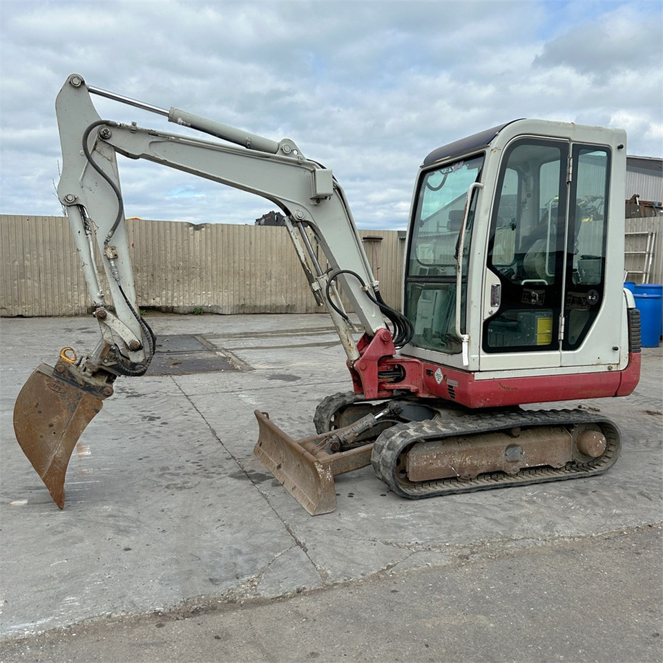 Takeuchi TB125 - Mini escavadeira: foto 1 Takeuchi TB125 - Mini escavadeira: foto 1