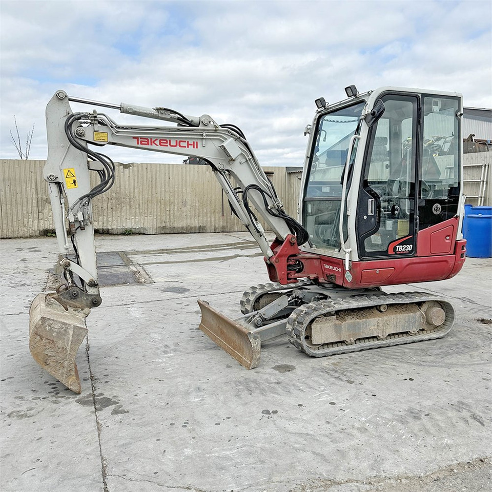 Takeuchi TB230 - Mini escavadeira: foto 1 Takeuchi TB230 - Mini escavadeira: foto 1