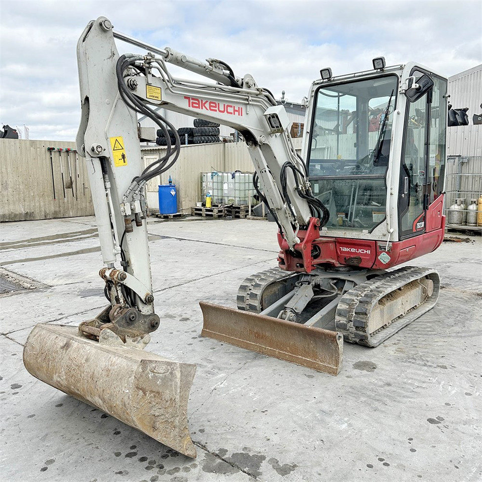 Takeuchi TB230 - Mini escavadeira: foto 3 Takeuchi TB230 - Mini escavadeira: foto 3