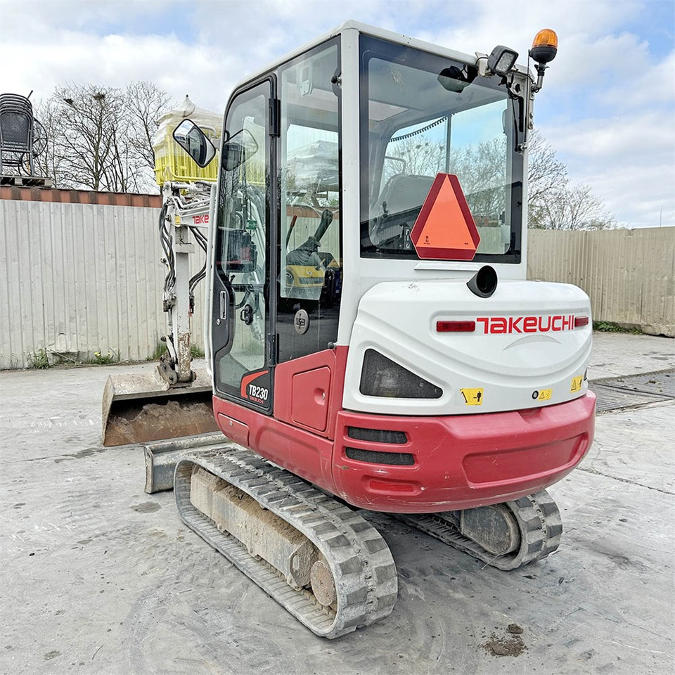 Takeuchi TB230 - Mini escavadeira: foto 4 Takeuchi TB230 - Mini escavadeira: foto 4
