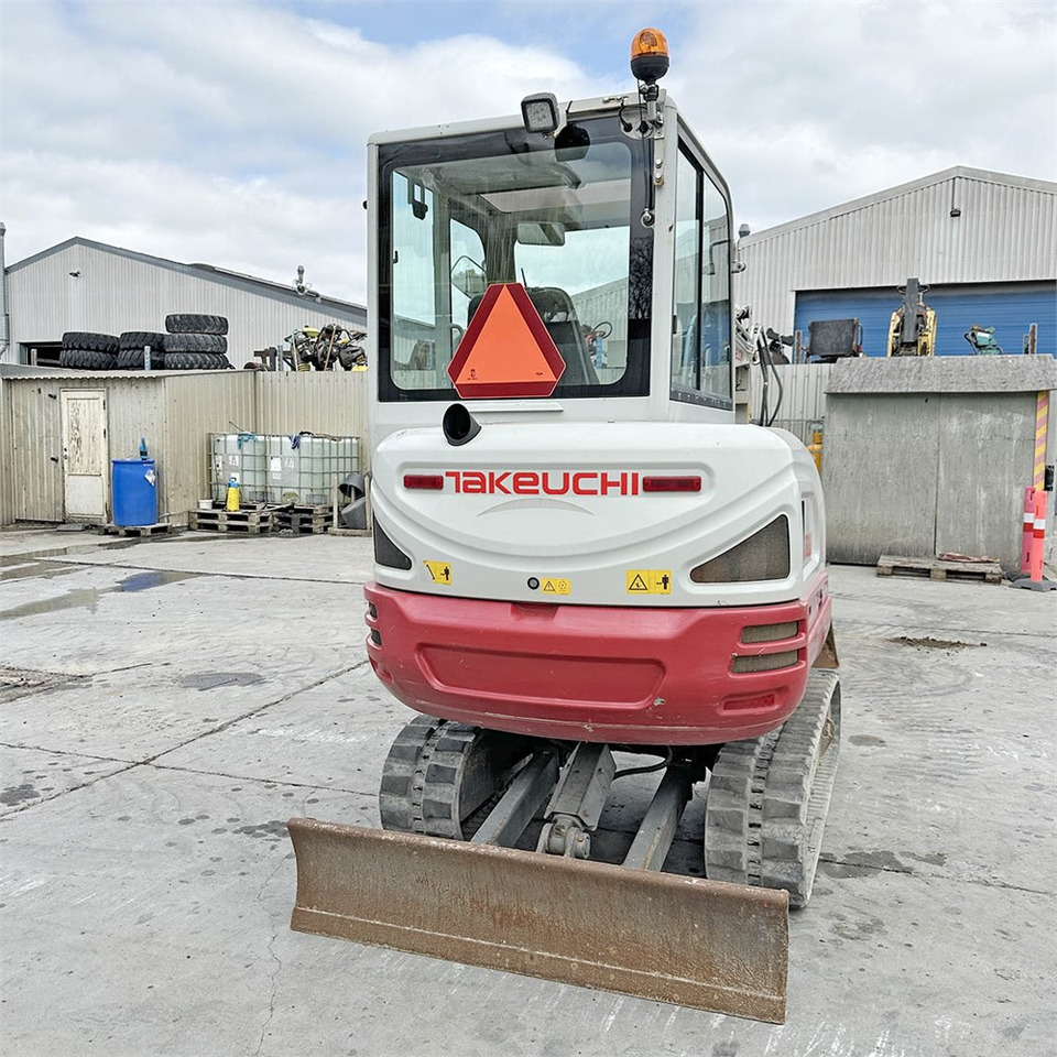 Takeuchi TB230 - Mini escavadeira: foto 5 Takeuchi TB230 - Mini escavadeira: foto 5