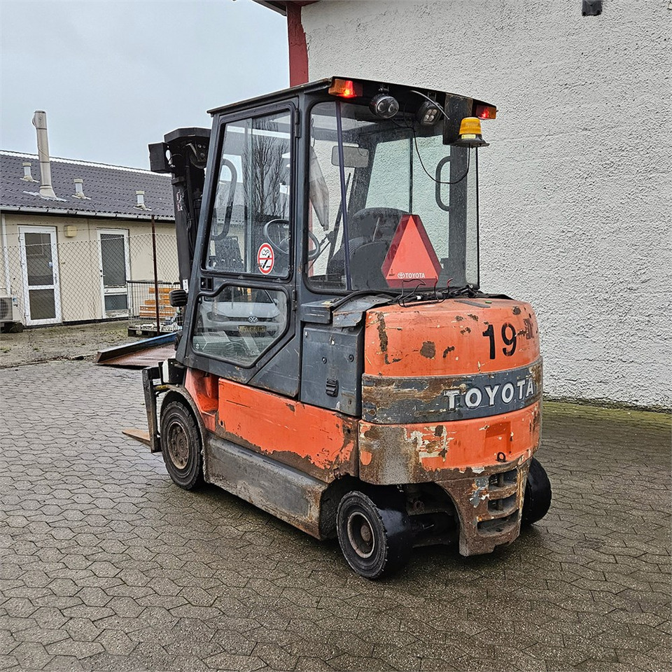 Toyota 7FBMF30 - Empilhador: foto 5 Toyota 7FBMF30 - Empilhador: foto 5
