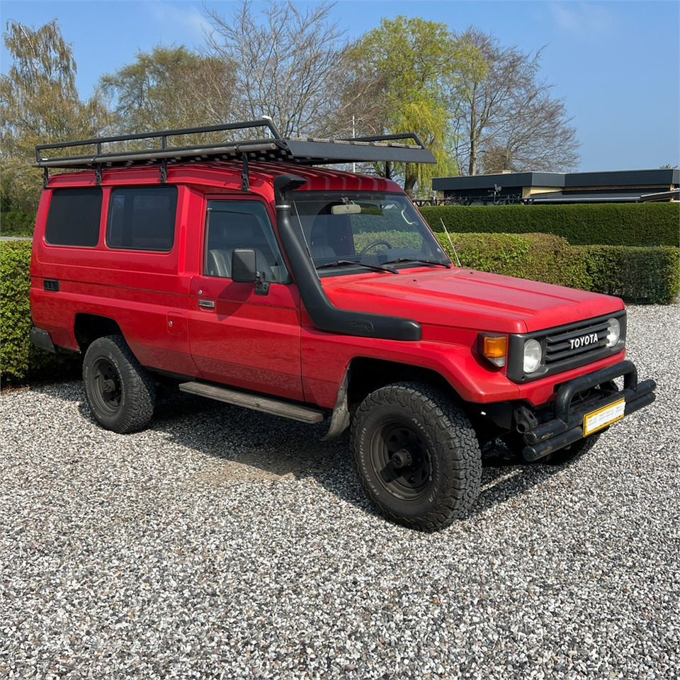 Toyota HZJ75 - Automóvel: foto 1 Toyota HZJ75 - Automóvel: foto 1