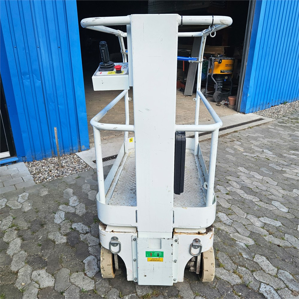 UpRight TM12 - Plataforma de mastro vertical: foto 3 UpRight TM12 - Plataforma de mastro vertical: foto 3