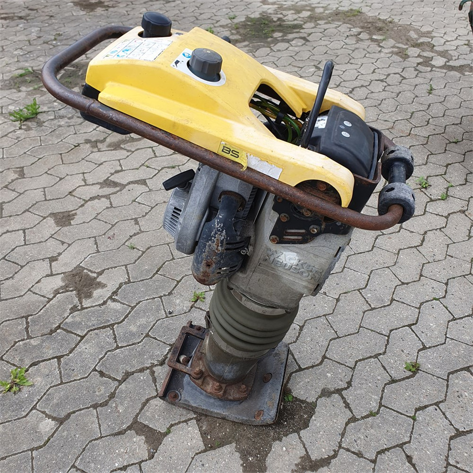 Wacker Neuson BS60-2i - Compactadora de percussão: foto 4 Wacker Neuson BS60-2i - Compactadora de percussão: foto 4