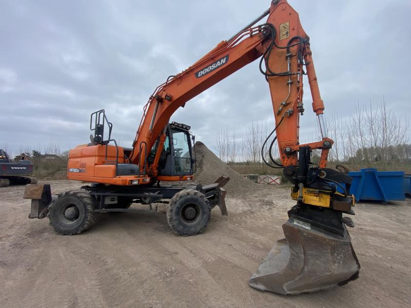 Doosan DX 160W-3 - Escavadeira de rodas: foto 3 Doosan DX 160W-3 - Escavadeira de rodas: foto 3