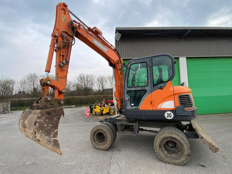 Doosan DX 55W - Escavadeira de rodas: foto 1 Doosan DX 55W - Escavadeira de rodas: foto 1