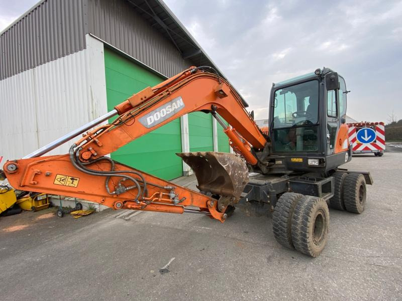 Doosan DX 55W - Escavadeira de rodas: foto 3 Doosan DX 55W - Escavadeira de rodas: foto 3