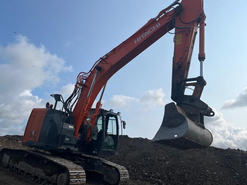 Hitachi ZX 225USLC-5B - Escavadora de rastos: foto 2 Hitachi ZX 225USLC-5B - Escavadora de rastos: foto 2