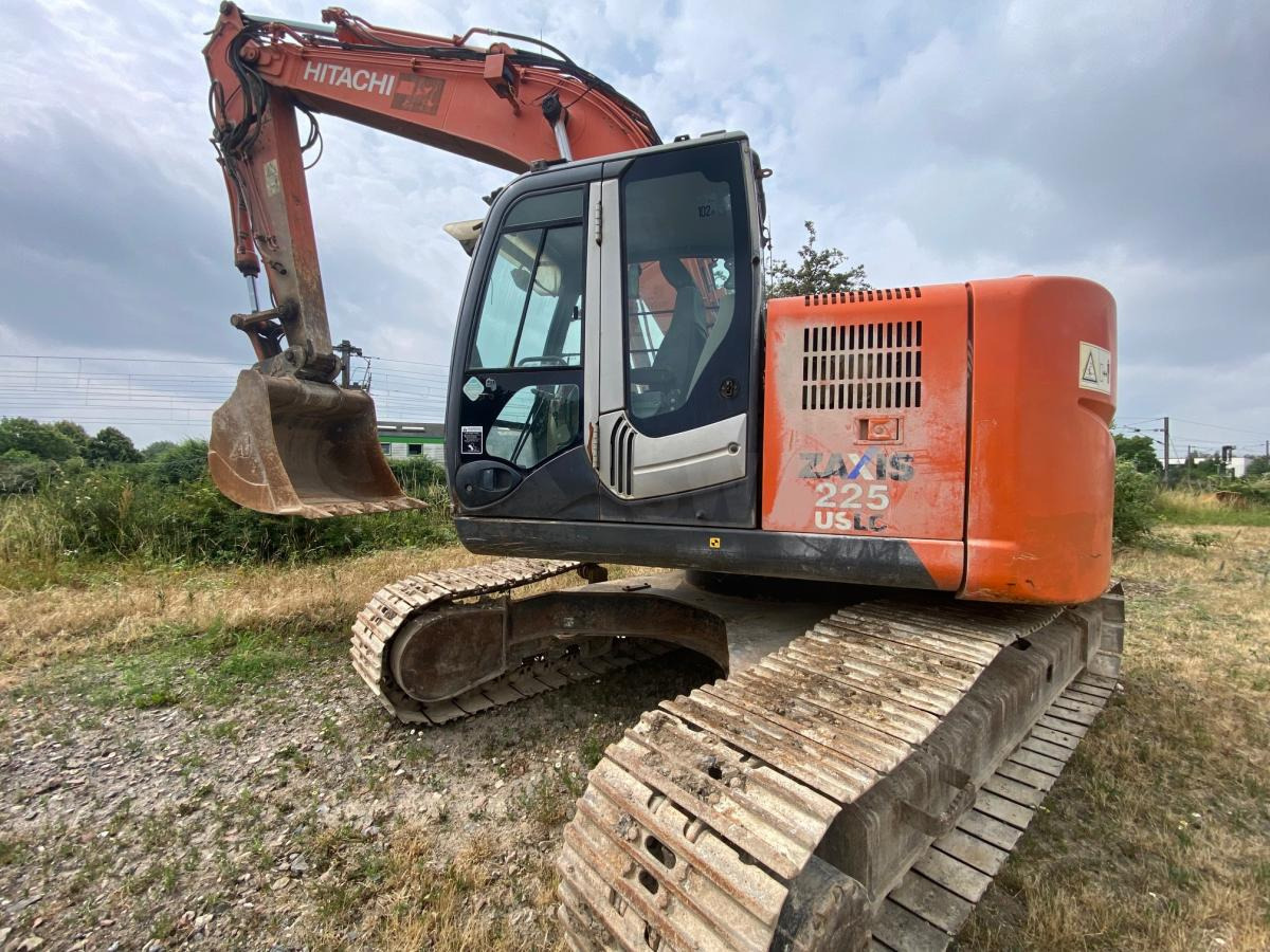 Hitachi ZX225USLC-3 - Escavadora de rastos: foto 1 Hitachi ZX225USLC-3 - Escavadora de rastos: foto 1