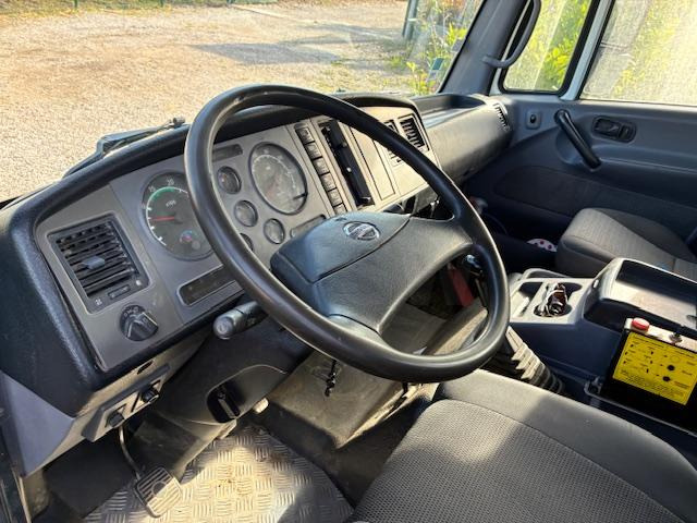 Camião polibenne, Camião grua Nissan ATLEON 150.25: foto 8 Camião polibenne, Camião grua Nissan ATLEON 150.25: foto 8