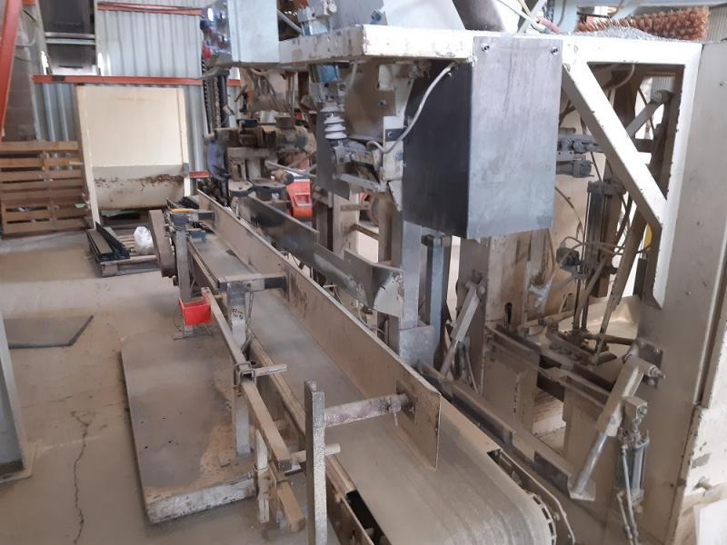 TECHNIPES ENSACHEUSE WEIGHER 400 - Equipamento de construção: foto 5 TECHNIPES ENSACHEUSE WEIGHER 400 - Equipamento de construção: foto 5