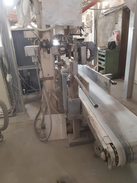 TECHNIPES ENSACHEUSE WEIGHER 400 - Equipamento de construção: foto 4 TECHNIPES ENSACHEUSE WEIGHER 400 - Equipamento de construção: foto 4