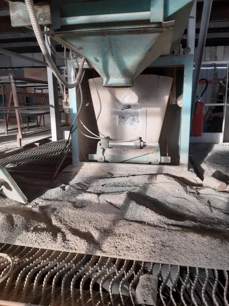 TECHNIPES ENSACHEUSE WEIGHER 400 - Equipamento de construção: foto 2 TECHNIPES ENSACHEUSE WEIGHER 400 - Equipamento de construção: foto 2