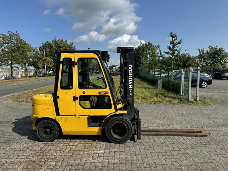 Hyundai 33D-7E - Empilhador a diesel: foto 4 Hyundai 33D-7E - Empilhador a diesel: foto 4