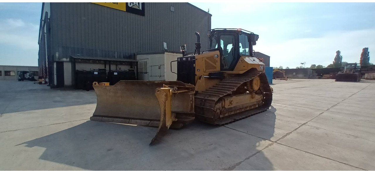 CAT D5 - Buldôzer: foto 1 CAT D5 - Buldôzer: foto 1