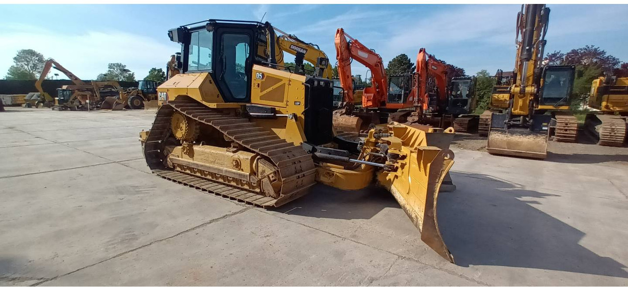 CAT D5 - Buldôzer: foto 2 CAT D5 - Buldôzer: foto 2