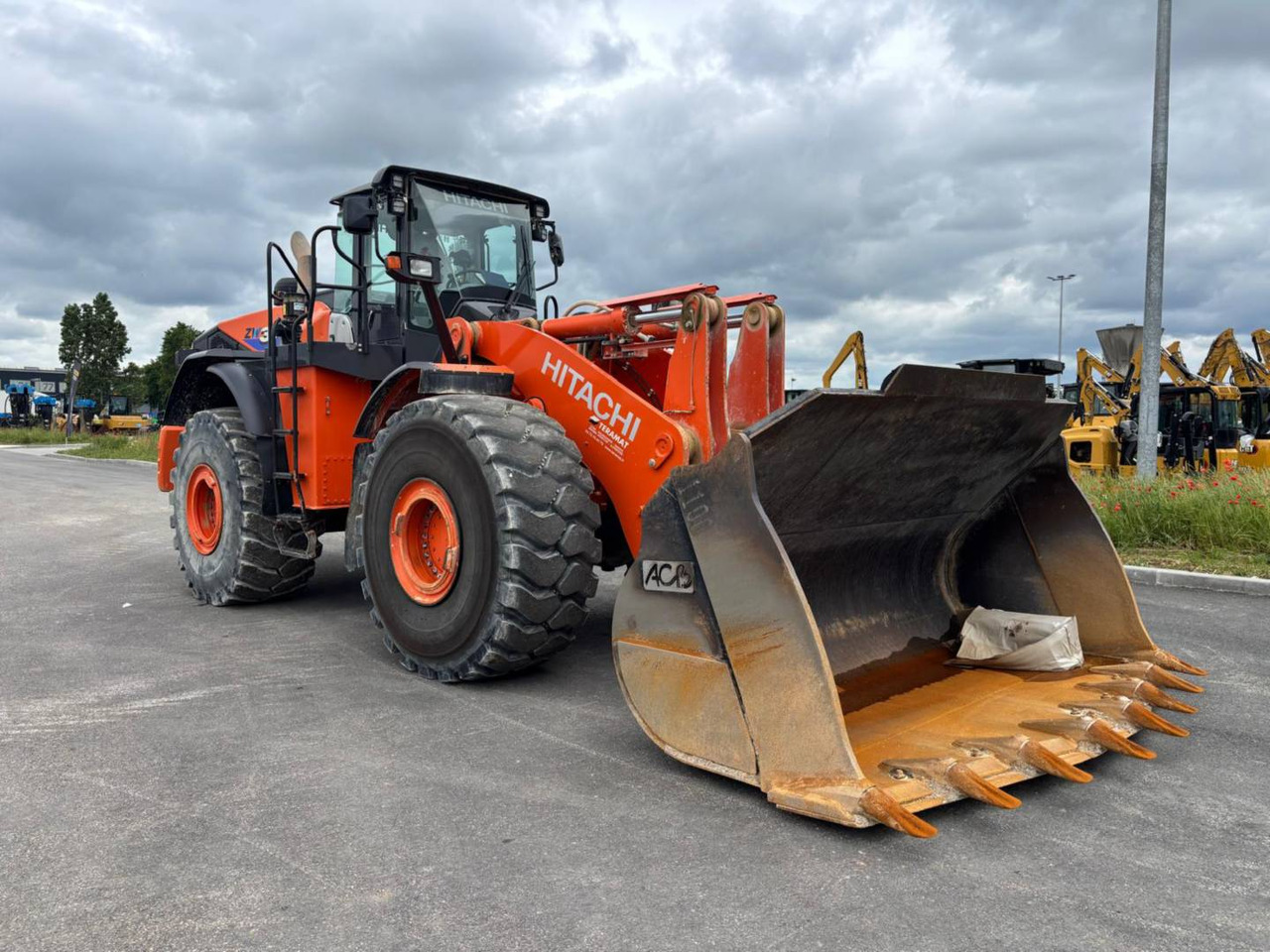 HITACHI ZW370.6 - Pá carregadora de rodas: foto 1 HITACHI ZW370.6 - Pá carregadora de rodas: foto 1
