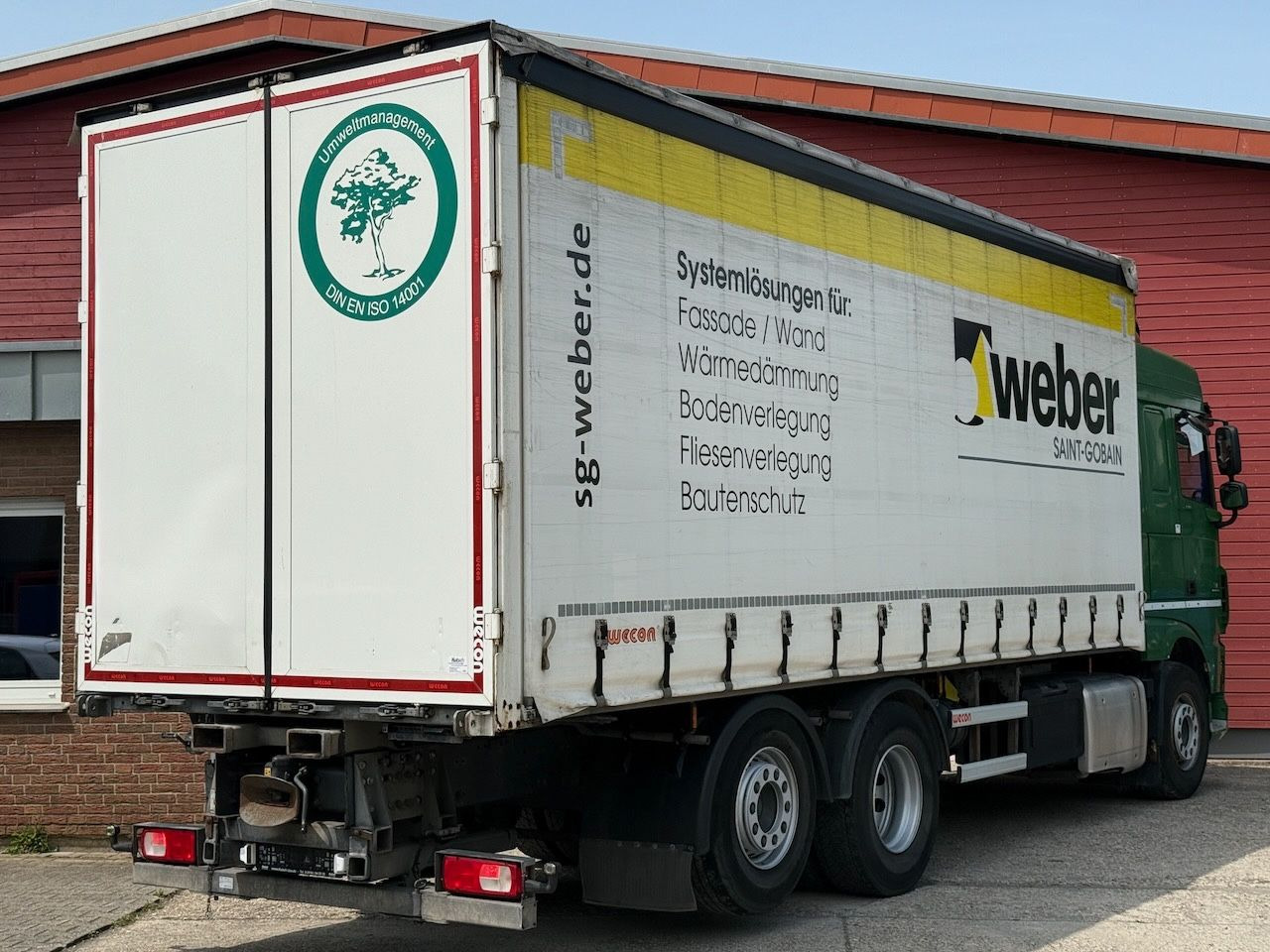 DAF XF 460 SpaceCab, Edscha, Lenkachse, Intarder - Camião de lona: foto 2 DAF XF 460 SpaceCab, Edscha, Lenkachse, Intarder - Camião de lona: foto 2