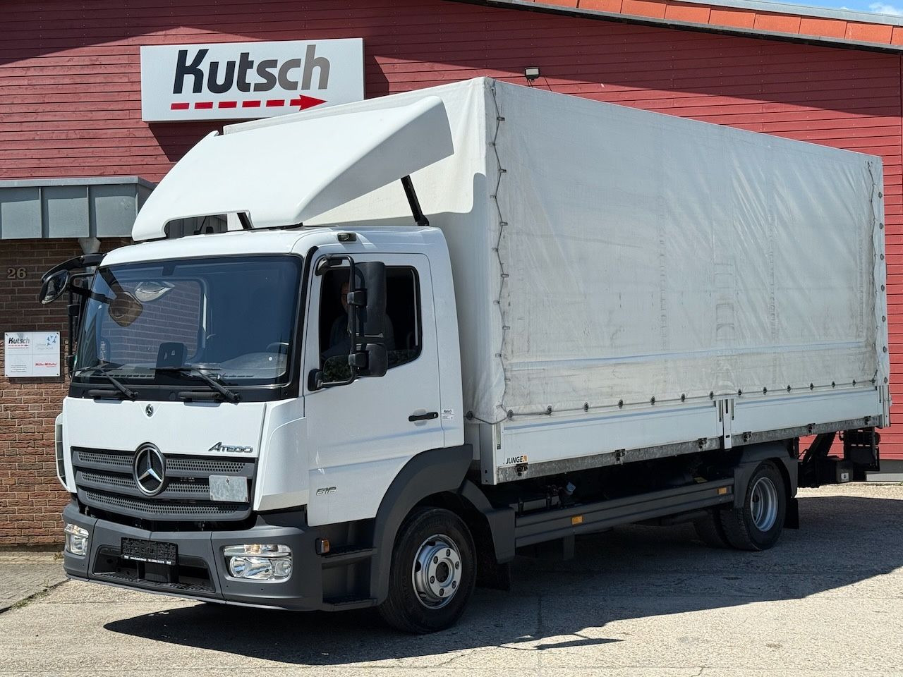 Mercedes-Benz Atego 818L Plane, Ladebordwand, Klima, AHK - Camião de lona: foto 1 Mercedes-Benz Atego 818L Plane, Ladebordwand, Klima, AHK - Camião de lona: foto 1