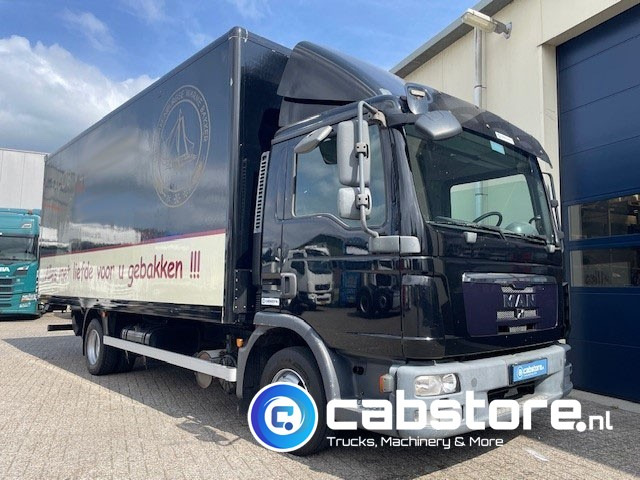 MAN TGL 8.180 4X2 BB Euro 5 - Handgeschakelde versnellingsbak - Laadklep - Bouwjaar 2010 - 3 zitplaatsen - Camião furgão: foto 2 MAN TGL 8.180 4X2 BB Euro 5 - Handgeschakelde versnellingsbak - Laadklep - Bouwjaar 2010 - 3 zitplaatsen - Camião furgão: foto 2
