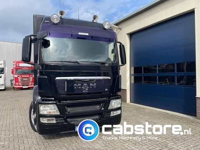 MAN TGS 18.360 4X2 BL Euro 4 - zijlader - Bouwjaar 2008 - Automaat - 2.000 kg laadklep - AHW koppeling - Camião furgão: foto 3 MAN TGS 18.360 4X2 BL Euro 4 - zijlader - Bouwjaar 2008 - Automaat - 2.000 kg laadklep - AHW koppeling - Camião furgão: foto 3
