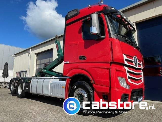 Mercedes-Benz ACTROS 2542 6x2 Euro 6 - HIAB-Multilift 26 Ton's Haakarmsysteem - Containerlift -Bouwjaar 2016 - Km 544.497 - Camião polibenne: foto 1 Mercedes-Benz ACTROS 2542 6x2 Euro 6 - HIAB-Multilift 26 Ton's Haakarmsysteem - Containerlift -Bouwjaar 2016 - Km 544.497 - Camião polibenne: foto 1