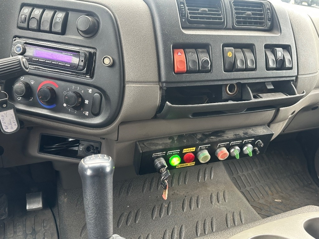 Camião grua DAF 55.180 henkilönostin: foto 17