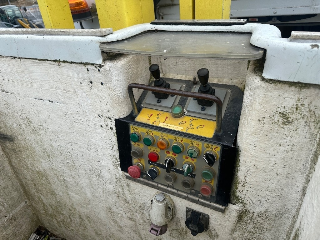 Camião grua DAF 55.180 henkilönostin: foto 10