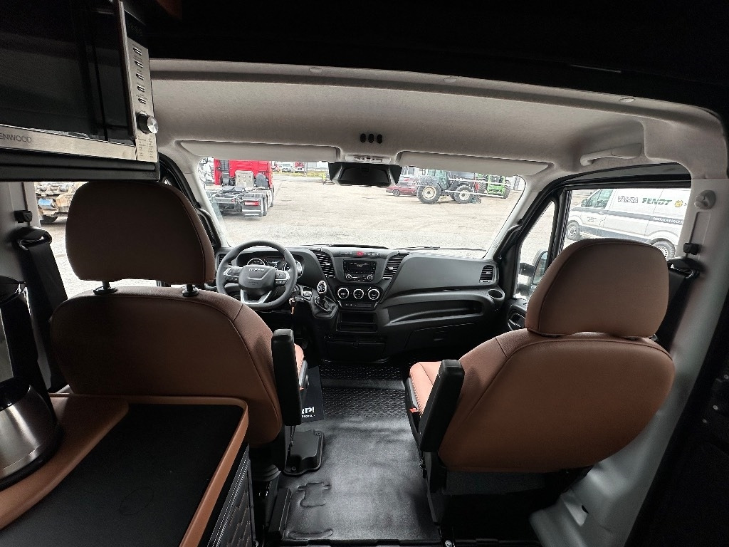 Furgão Iveco Daily 35S18A8 1+4hlö retkeilyauto: foto 12