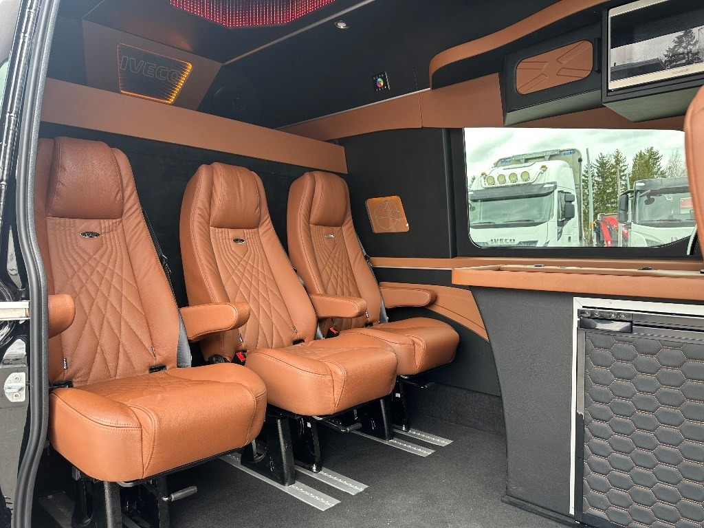 Furgão Iveco Daily 35S18A8 1+4hlö retkeilyauto: foto 7