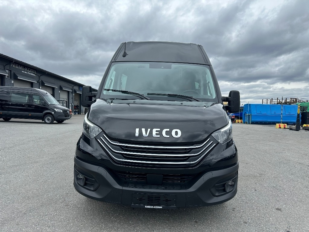 Iveco Daily 35S18A8 1+4hlö retkeilyauto - Furgão: foto 2 Iveco Daily 35S18A8 1+4hlö retkeilyauto - Furgão: foto 2