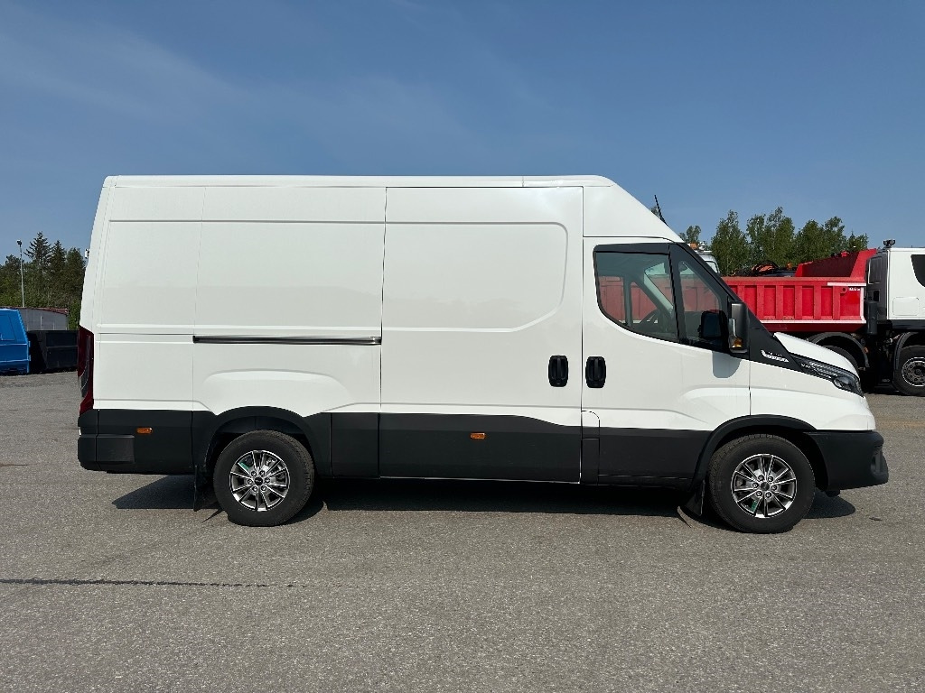 Iveco Daily 35S18A8 12m3 - Furgão: foto 4 Iveco Daily 35S18A8 12m3 - Furgão: foto 4