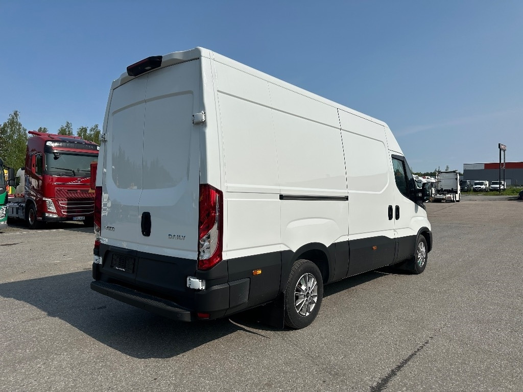Iveco Daily 35S18A8 12m3 - Furgão: foto 5 Iveco Daily 35S18A8 12m3 - Furgão: foto 5