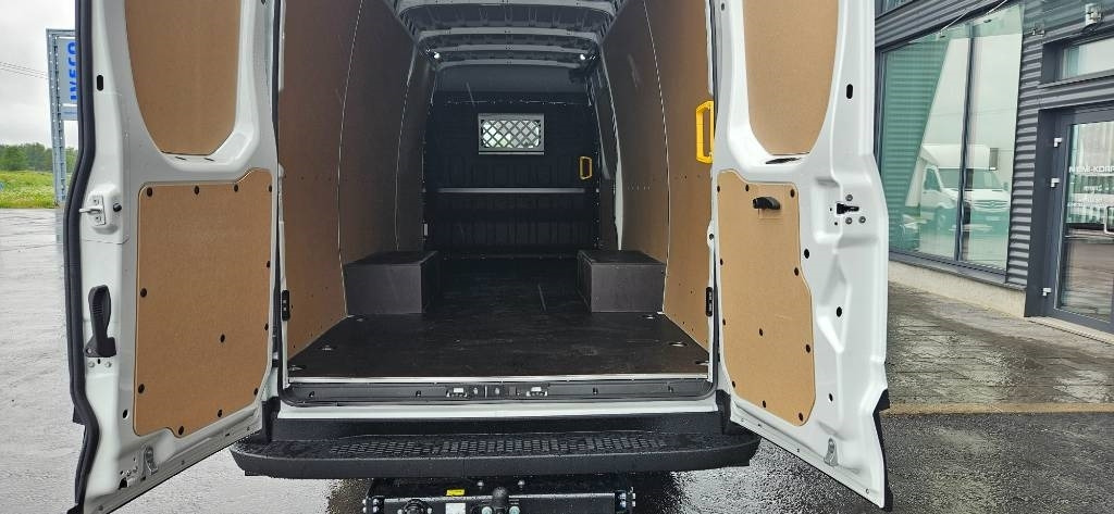 Iveco Daily 50C18A8V 16m3 - Furgão: foto 4 Iveco Daily 50C18A8V 16m3 - Furgão: foto 4