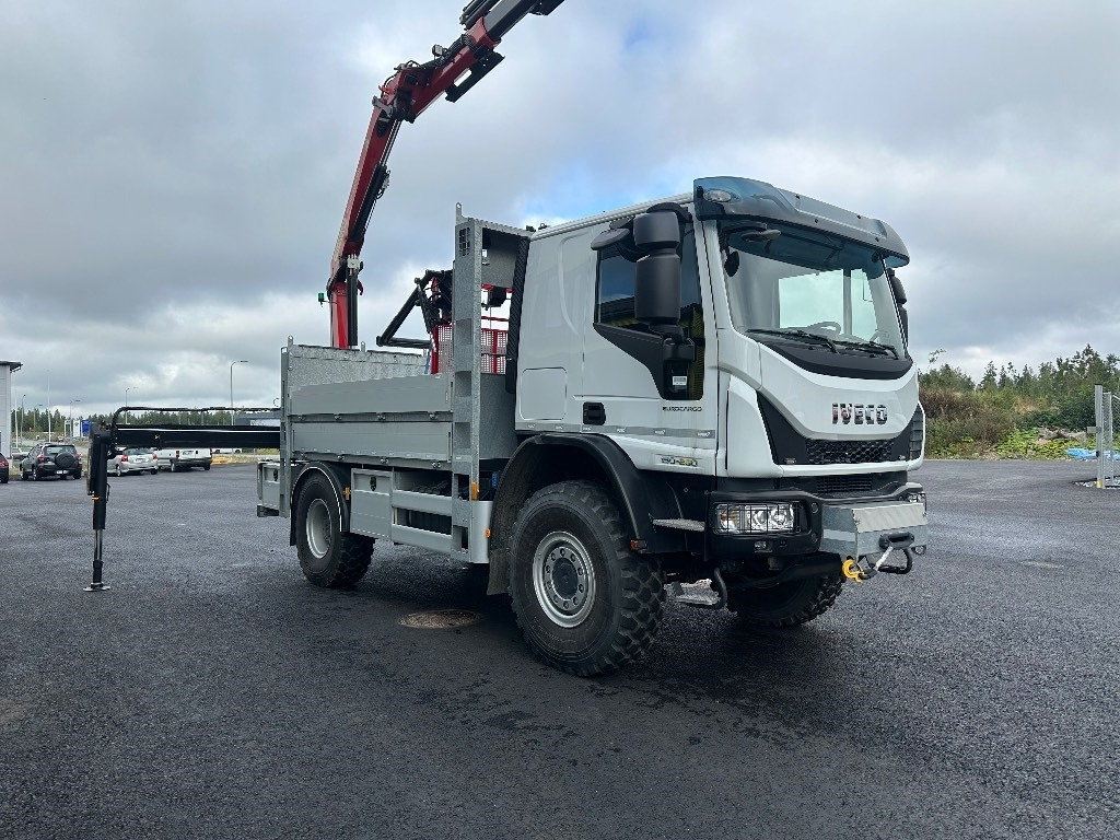 Iveco Eurocargo ML150E28 4x4 sähkölaitos varustein - Camião grua: foto 2 Iveco Eurocargo ML150E28 4x4 sähkölaitos varustein - Camião grua: foto 2