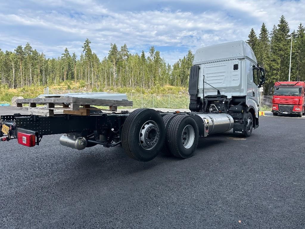 Iveco S-Way AS26S50 NP 2xLNG 6x2*4  - Camião chassi: foto 4 Iveco S-Way AS26S50 NP 2xLNG 6x2*4  - Camião chassi: foto 4