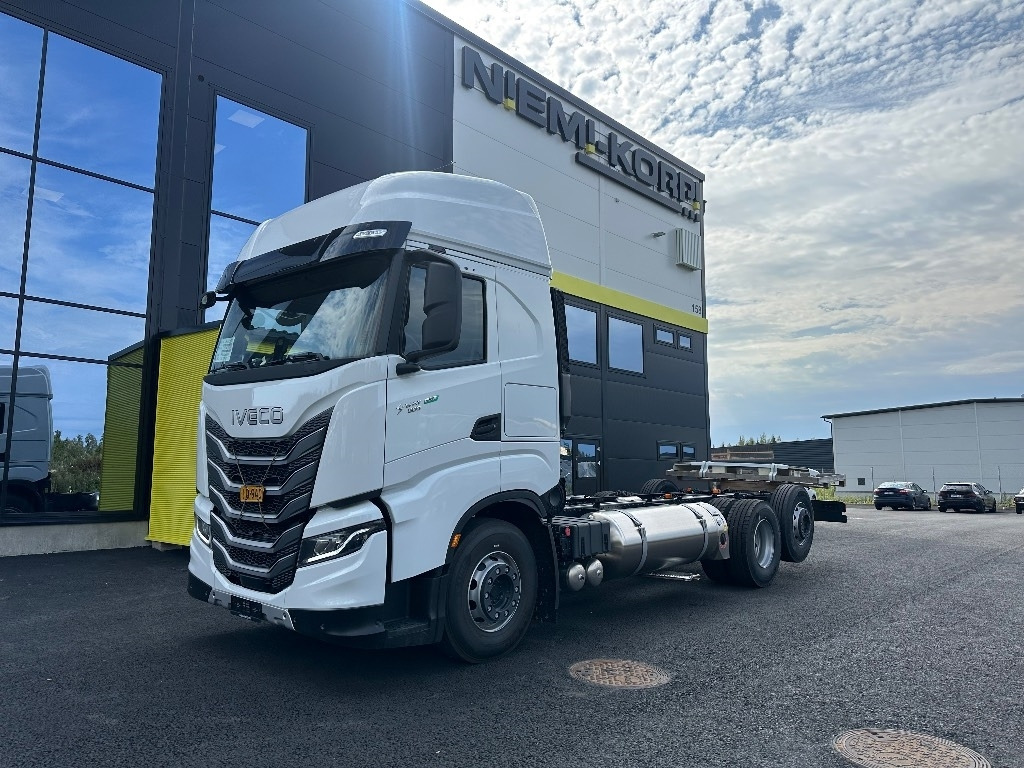 Iveco S-Way AS26S50 NP 2xLNG 6x2*4  - Camião chassi: foto 1 Iveco S-Way AS26S50 NP 2xLNG 6x2*4  - Camião chassi: foto 1