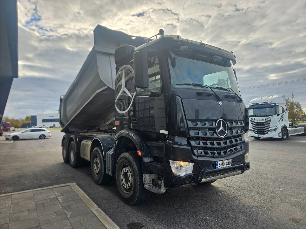 Mercedes-Benz Arocs 8x4 - Camião basculante: foto 2 Mercedes-Benz Arocs 8x4 - Camião basculante: foto 2