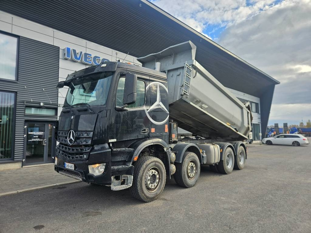 Mercedes-Benz Arocs 8x4 - Camião basculante: foto 1 Mercedes-Benz Arocs 8x4 - Camião basculante: foto 1