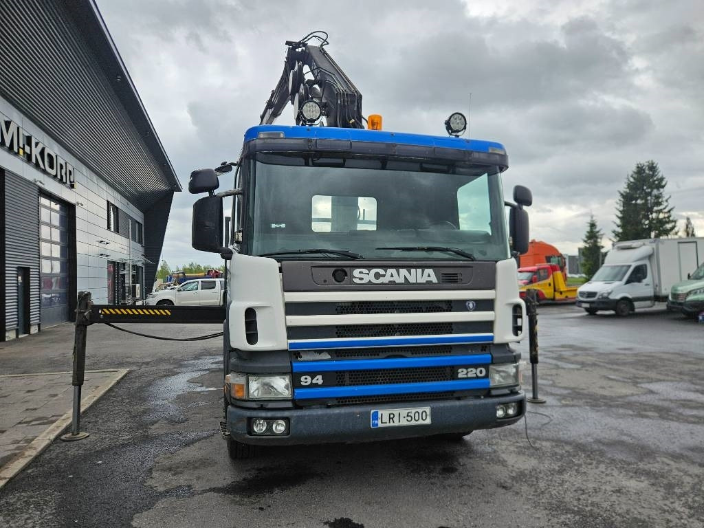 Scania P 94 DB 220 Hiab 135-4 lisähydrauliikalla - Camião grua: foto 2 Scania P 94 DB 220 Hiab 135-4 lisähydrauliikalla - Camião grua: foto 2