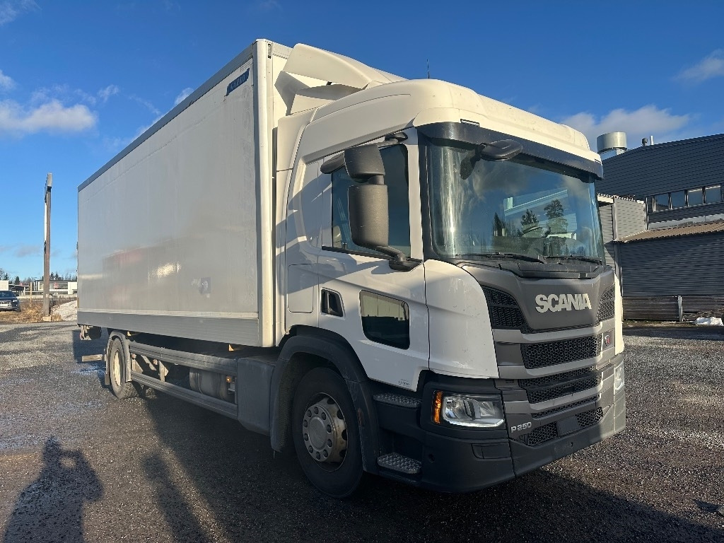 Scania P250 - Camião furgão: foto 2 Scania P250 - Camião furgão: foto 2