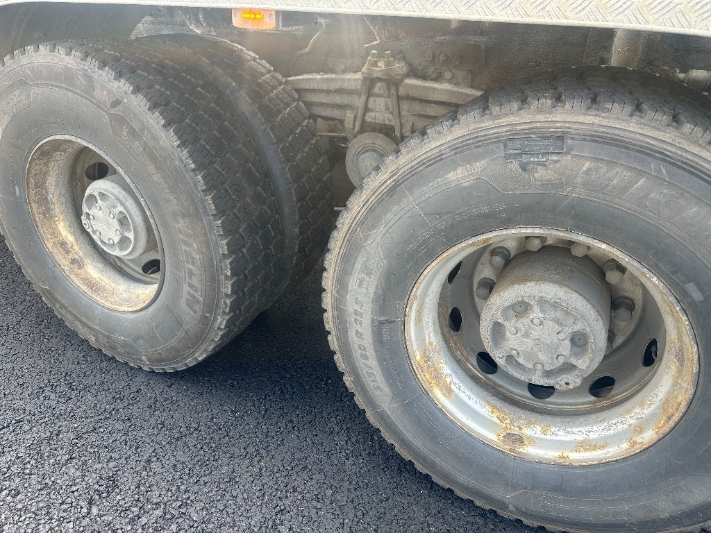 Volvo FH 440 6x4 - Camião polibenne: foto 5 Volvo FH 440 6x4 - Camião polibenne: foto 5