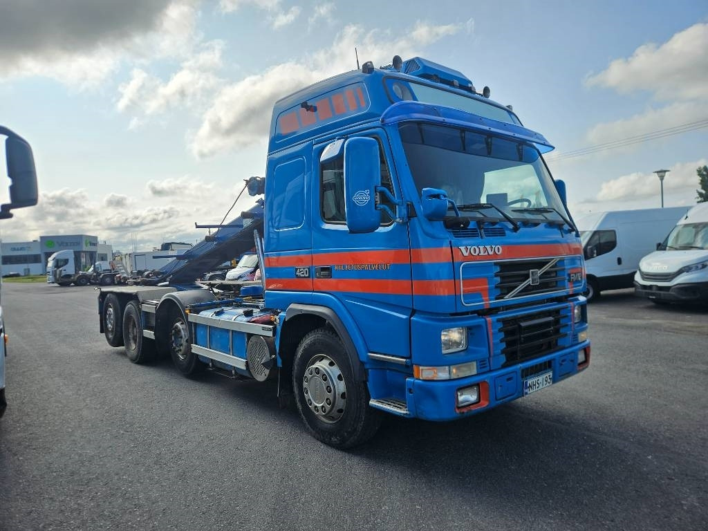 Volvo FM12 420 8x2 - Camião multibenne: foto 3 Volvo FM12 420 8x2 - Camião multibenne: foto 3